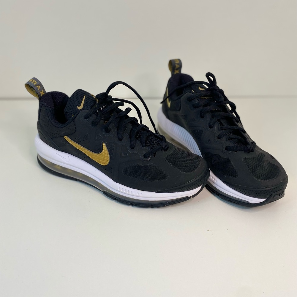 NIKE WOMEN AIR MAX GENOME SIZE 6.5